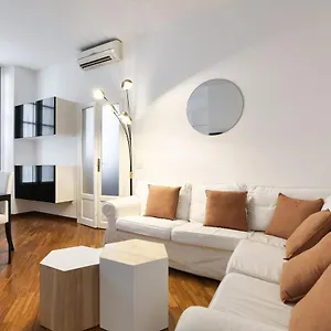  Appartamento Charming San Babila Apt.